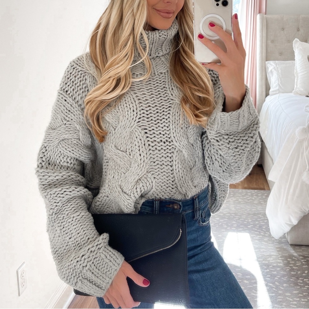 VICI Chunky Cable Knit Turtleneck Sweater | Gray | Size Small